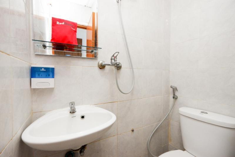 Hotel O Semarang Near Kota Lama Semarang Formerly Kamarkoe Residence Coo Property Стая снимка